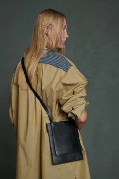 Soeur POCHETTE AJACCIO -Vêtements Pour Femmes 02 016 ALBERT ANAELLE AURES AZALEE AJACCIO 0061